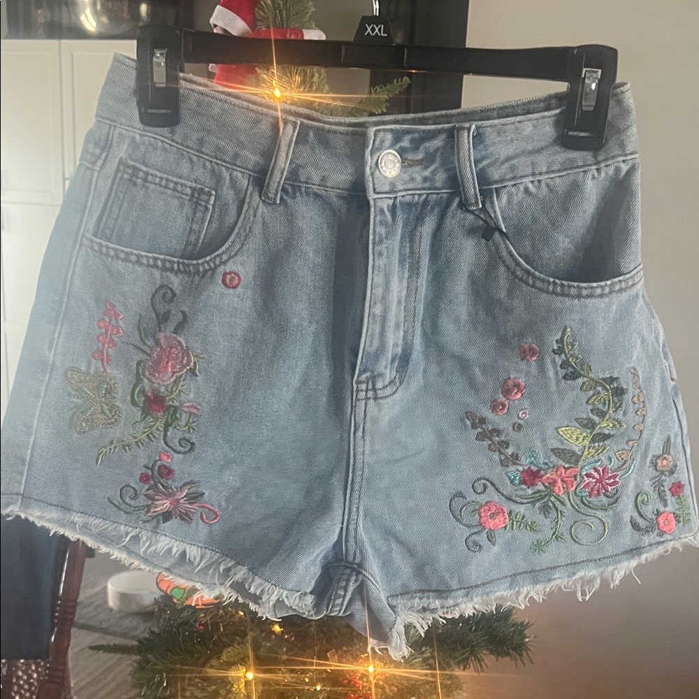 (Final Sale) ROMWE Floral Embroidered Jean Shorts